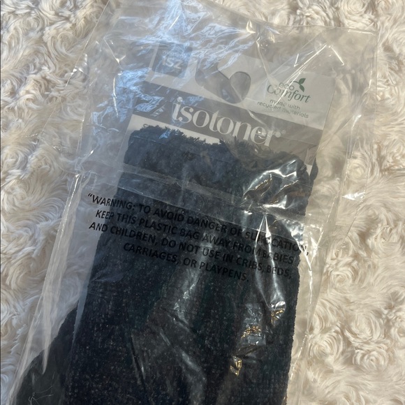 "Winter Clearance" Isotoner Black Knit Gloves - Picture 4 of 5